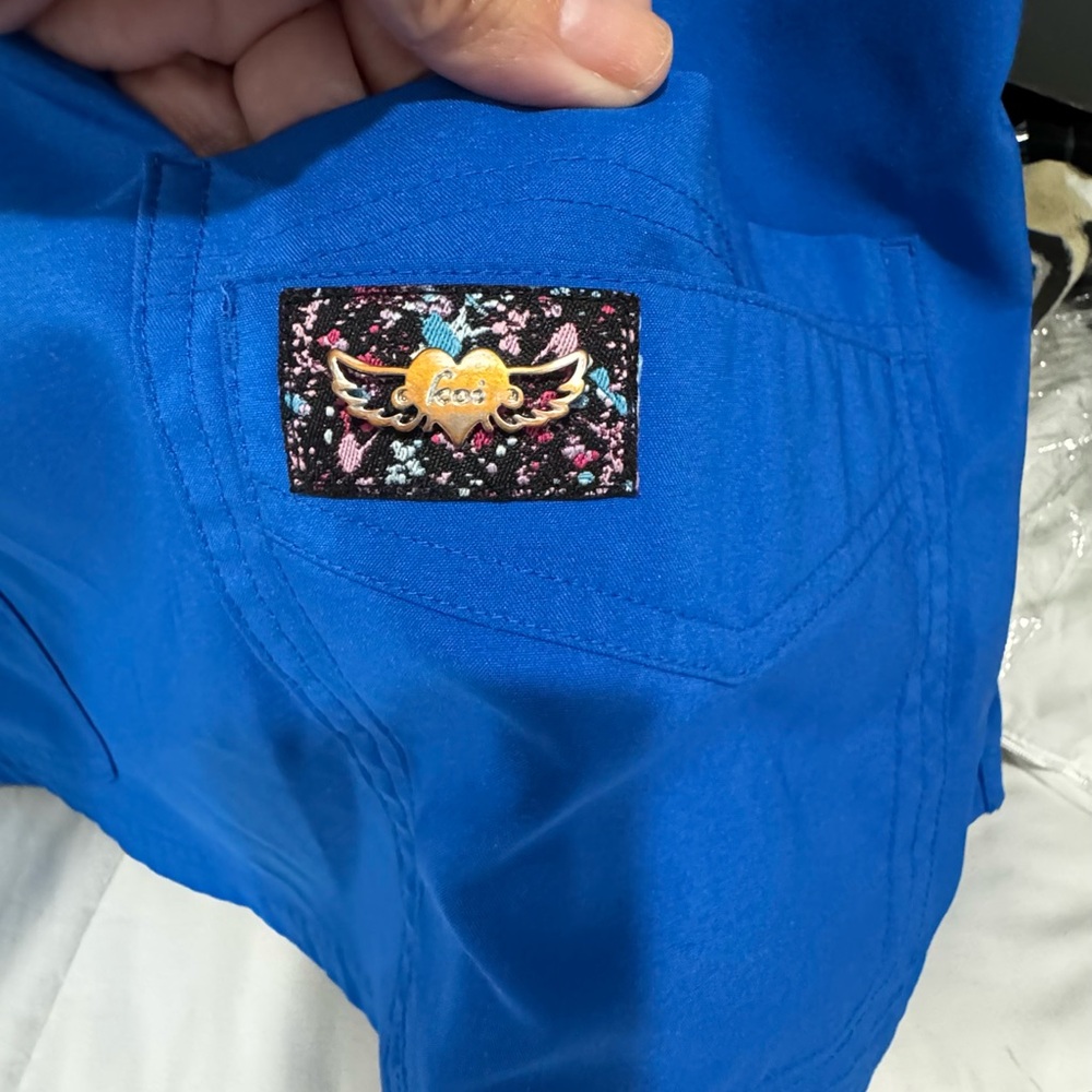 Koi Tech Scrub Top - Picture 3 of 5